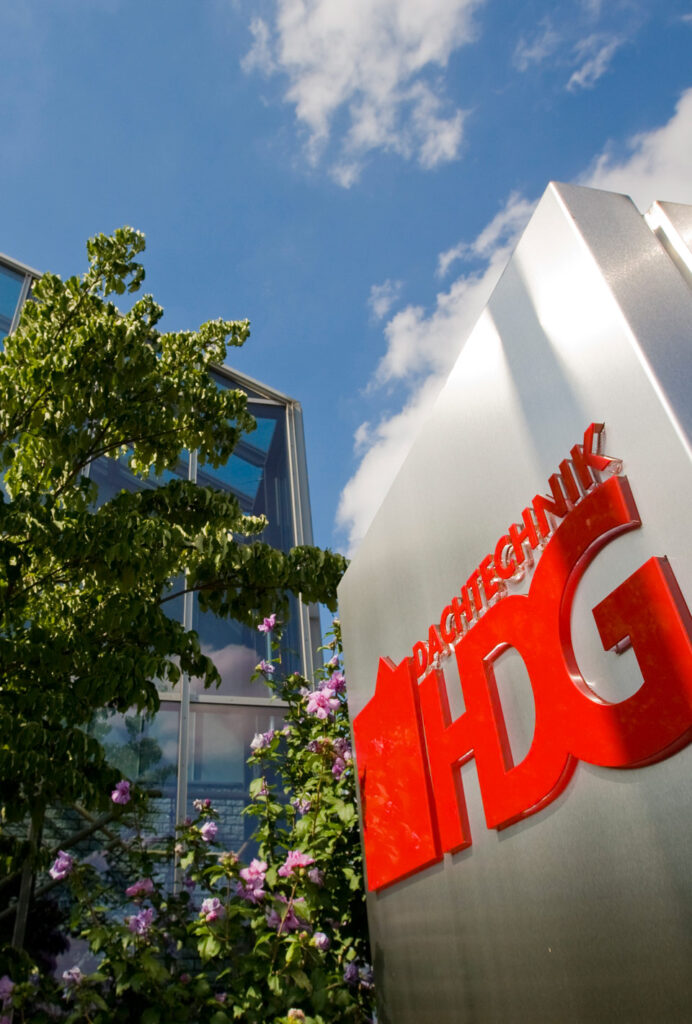 HDG Firmenschriftzug am Firmengebaeude in Bad Salzuflen