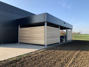 Modernes Firmengebaeude mit neu ausgefuehrtem Dach, Referenzprojekt DT Swiss von HDG Dachtechnik