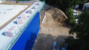 Daemmmaterial auf dem Flachdach waehrend der Sanierung am METRO Markt, Referenzprojekt von HDG Dachtechnik