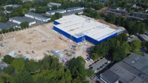 Luftaufnahme des METRO Marktes mit fertiggestelltem Flachdach, Referenzprojekt von HDG Dachtechnik
